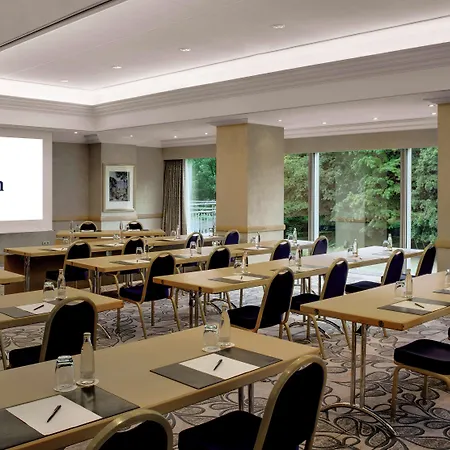 Hilton Park 4*