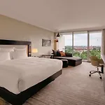 Hilton Park מלון