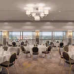 Hilton Park מלון