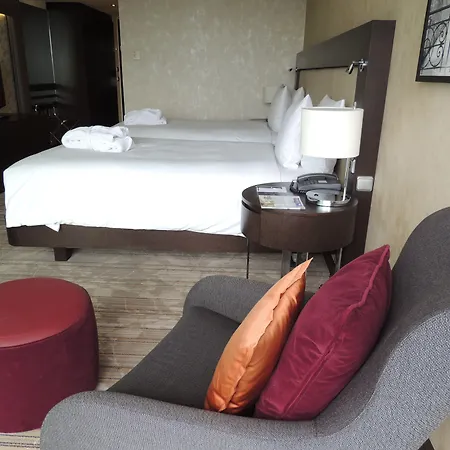 Hilton Park 4*