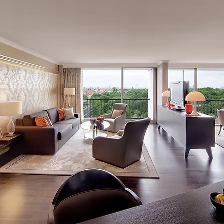 Hilton Park 4*