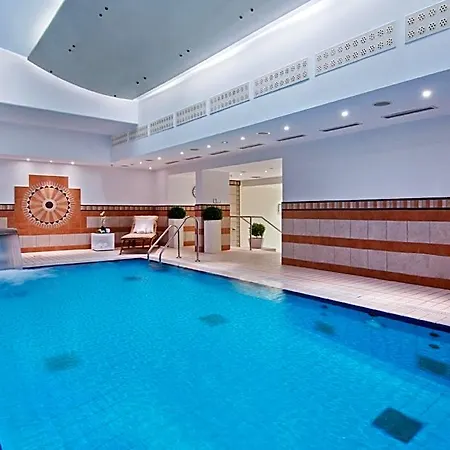 Hilton Park Hotel 4*