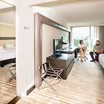 Hilton Park 4*